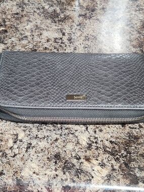 Jewell Thirty One Wallet